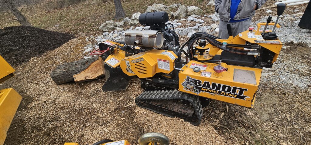 Professional Commercial Equipment used by Louisville Stump Grinding Pros in Louisville KY Bandit ZT1844 Tracked Stump Grinder